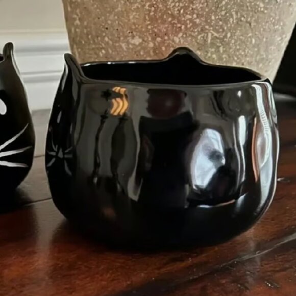 NEW S2 Pottery Barn Figural Black Cat Bowls | 4.5" Black Fall Snack Bowl - Picture 2 of 6